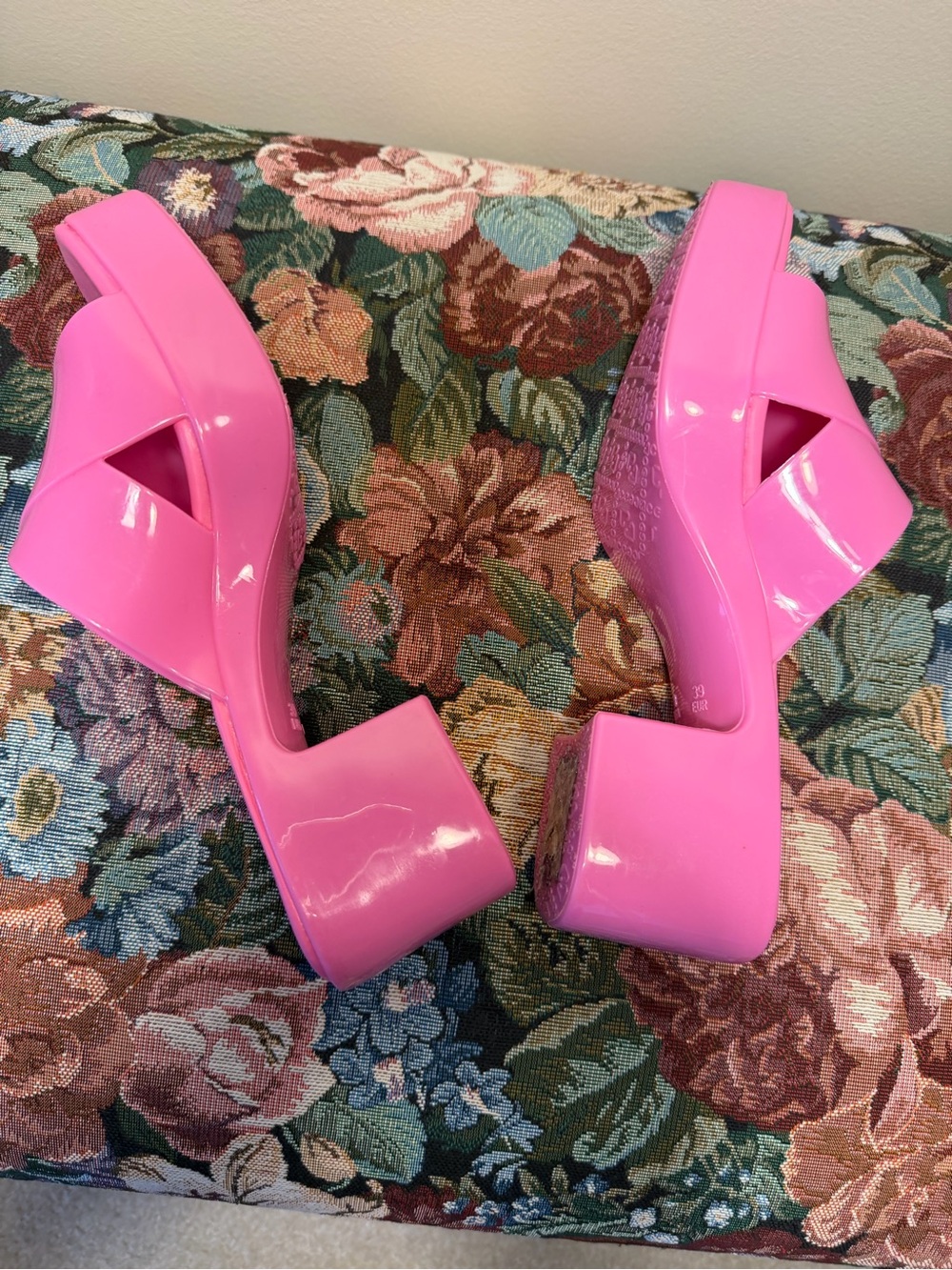 Jeffrey Campbell Bubblegum Patent Slide Mules - Picture 4 of 9